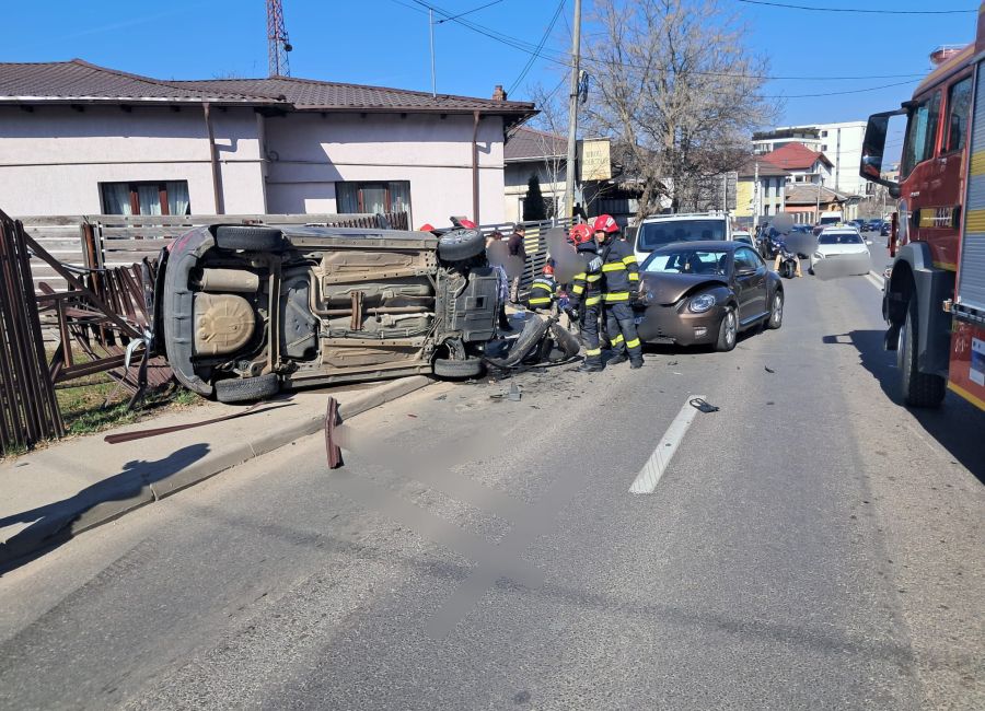 ACUM! Accident cu TREI MAȘINI în Pitești!