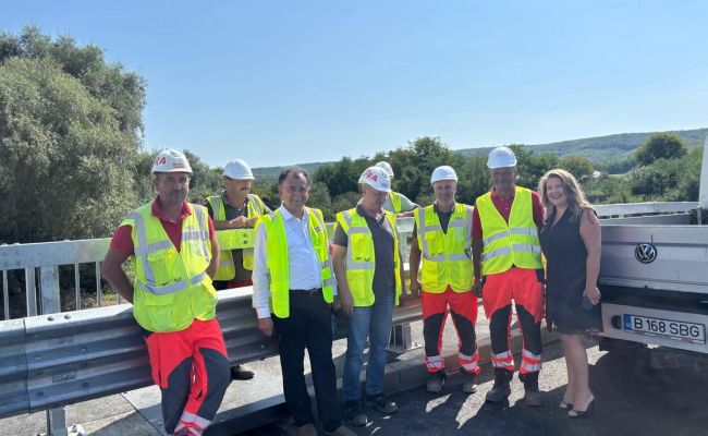 Podul cu cel mai înalt arc din România care leagă Mioveniul de Davidești, aproape de deschidere. Testele de rezistență, trecute cu brio!