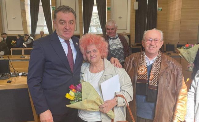 Primarul Gentea a premiat cele mai longevive cupluri