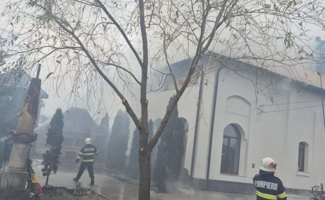 DEZASTRU de Crăciun în Argeș! O biserică a luat FOC