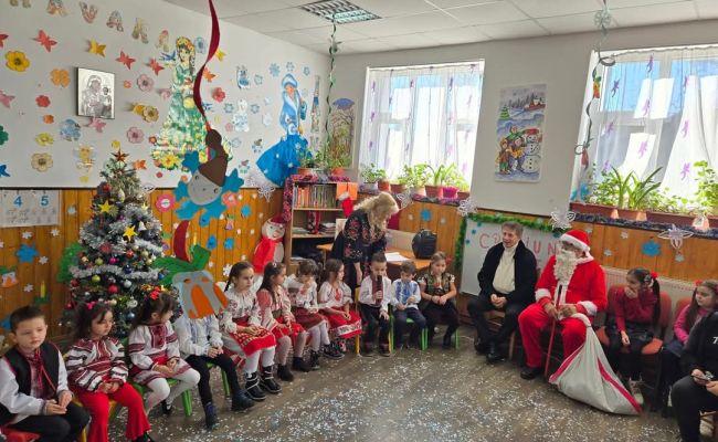 Moș Crăciun a venit pentru micuții din comuna Bogați