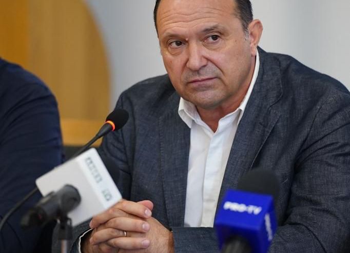 Preşedintele Federaţiei Române de Handbal, mesaj de mulţumire pentru primarii Gentea şi Georgescu