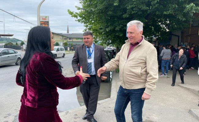 Ministrul Simona Bucura-Oprescu, președintele CJ Argeș Ion Mînzînă și primarul Cristian Gentea s-au întâlnit cu angajatorii și candidații de la Bursa Locurilor de Muncă de la Pitești! Argeșul se dezvoltă prin investiții majore care aduc locuri de muncă pl