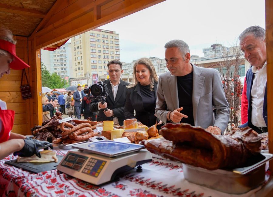 Ministrul Agriculturii s-a întâlnit cu producătorii argeșeni la “Toamna Piteșteană”!
