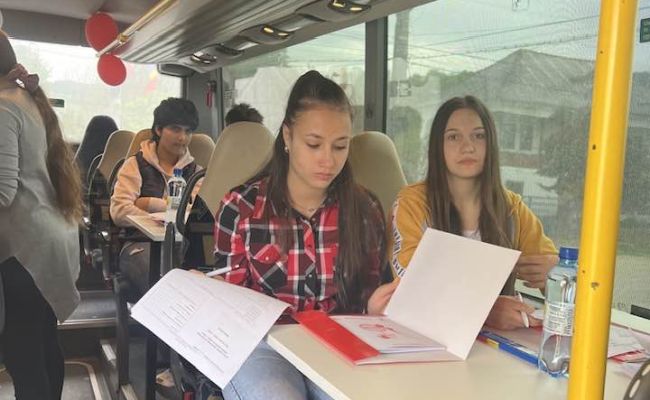 Caravana Educaţiei a ajuns în comuna Aninoasa