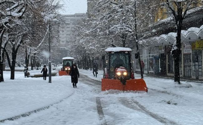 În Pitești se intervine pentru deszăpezire