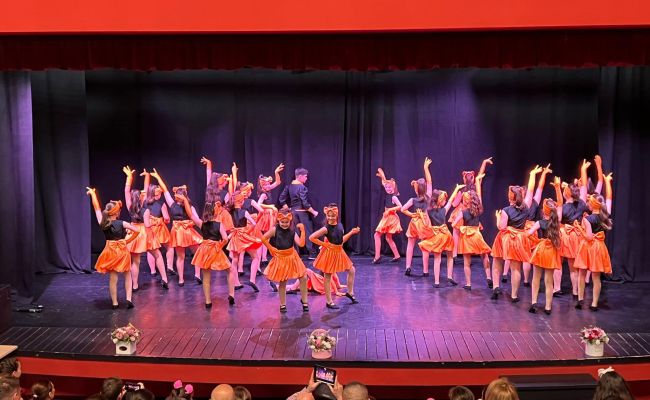 Elevii Centrului Cultural Mioveni au celebrat Ziua Internaţională a Fericirii