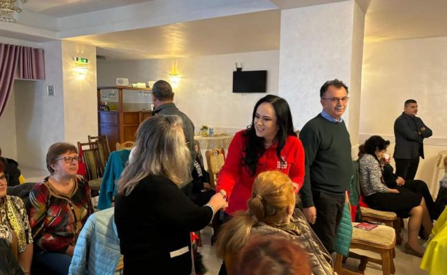 Ministrul Simona Bucura-Oprescu și echipa PSD, în dialog cu pensionarii din Mioveni și Câmpulung: “Oamenii sunt prioritatea noastră!”
