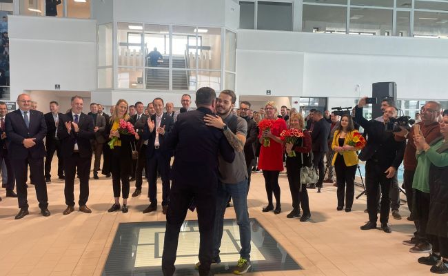 Bazinul din Piteşti, INAUGURAT de ziua lui Robert Glinţă! Gentea i-a oferit CADOU...