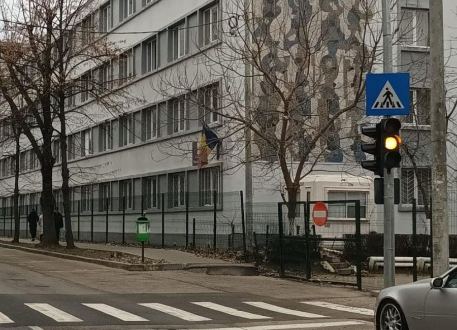 Un nou semafor cu buton a fost pus în funcţiune în Piteşti