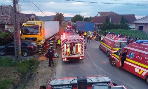 ACUM! Accident GRAV în Argeș! Ciocnire între un TIR și o mașină