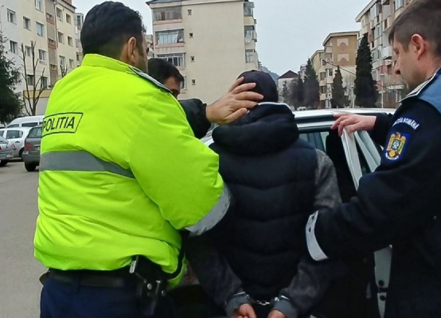 Un piteştean a fost REŢINUT după ce şi-a LOVIT fosta iubită