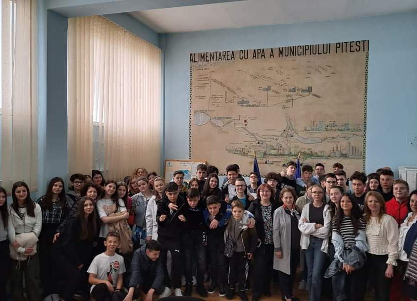 În 'Săptămâna Verde', peste 1000 de elevi în vizită la SC Apă Canal 2000 SA Pitești