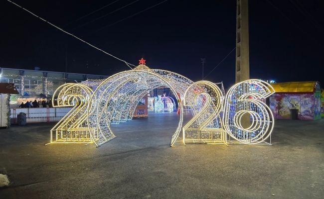 Comuna Bradu este gata de sărbătorile de iarnă! Primarul Dan Stroe a aprins iluminatul festiv!