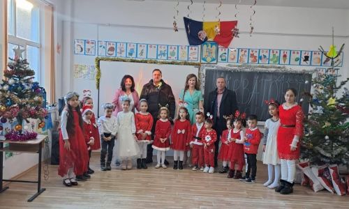 Moş Crăciun a oferit daruri elevilor din comuna Bălileşti