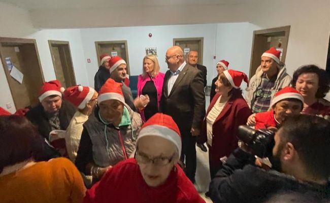 Șefa DGASPC Argeș PREMIATĂ de președintele Autorității Naționale pentru Protecția Drepturilor Persoanelor cu Dizabilități