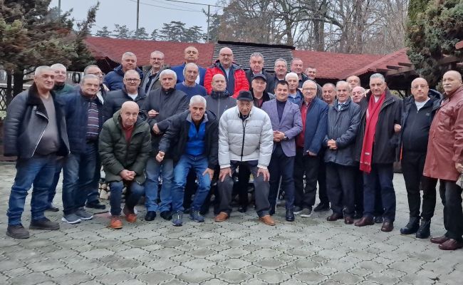 Cristian Gentea și Ion Mînzînă, la celebrarea a 50 de ani de juniorat pentru grupa 1973 a clubului FC Argeș