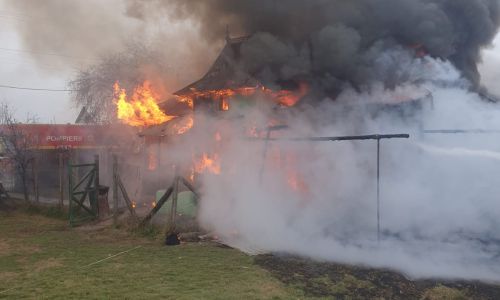 ACUM! INCENDIU în Argeș! O persoană a MURIT