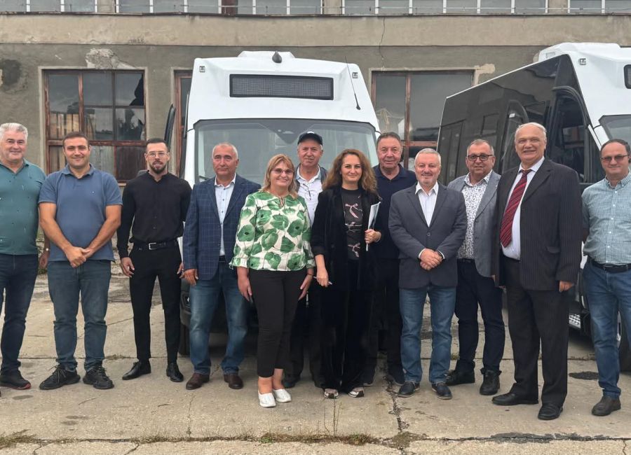 Ultimele microbuze electrice școlare, distribuite astăzi în județul Argeș