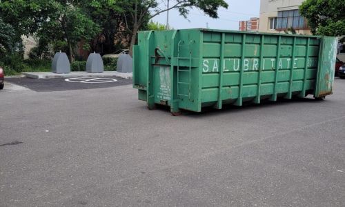 În Piteşti a început colectarea deşeurilor voluminoase şi DEE!