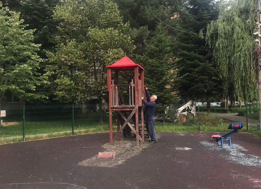 Încă un loc de joacă din Pitești va fi MODERNIZAT!