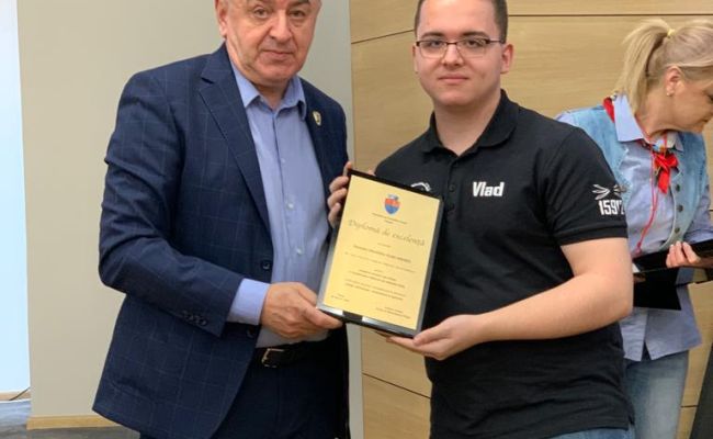 Reprezentanții României la Campionatul Mondial de Robotică, premiați de municipalitate!