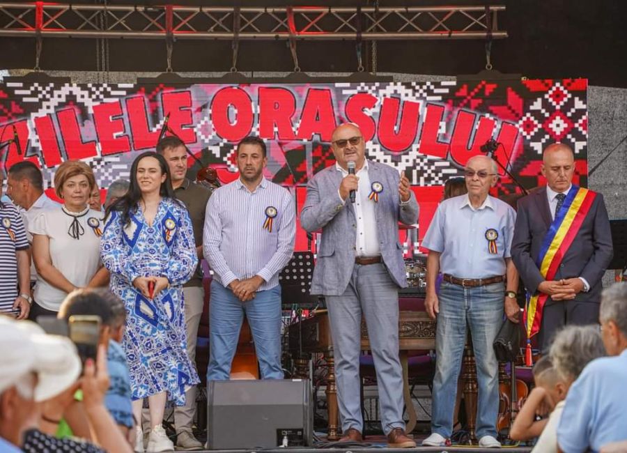 Ministrul Simona Bucura-Oprescu și președintele CJ Ion Mînzînă, la Ștefănești: “Să nu uităm nicio secundă să ne învățăm copiii să iubească România!”