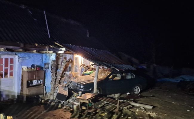 Accident în Argeș! A intrat cu mașina într-o gospodărie