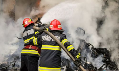 ACUM! INCENDIU într-o COMUNĂ din Argeș!