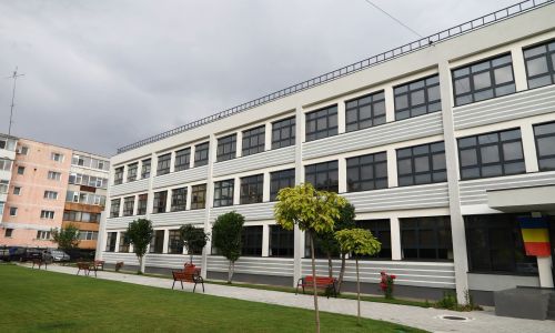 Sala de sport a Liceului Teoretic „Ion Barbu” din Pitești, reabilitată integral!