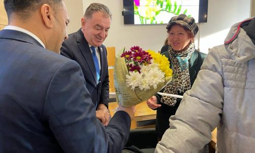 Momente emoţionante la Primăria Piteşti! Cupluri premiate de către primarul Gentea
