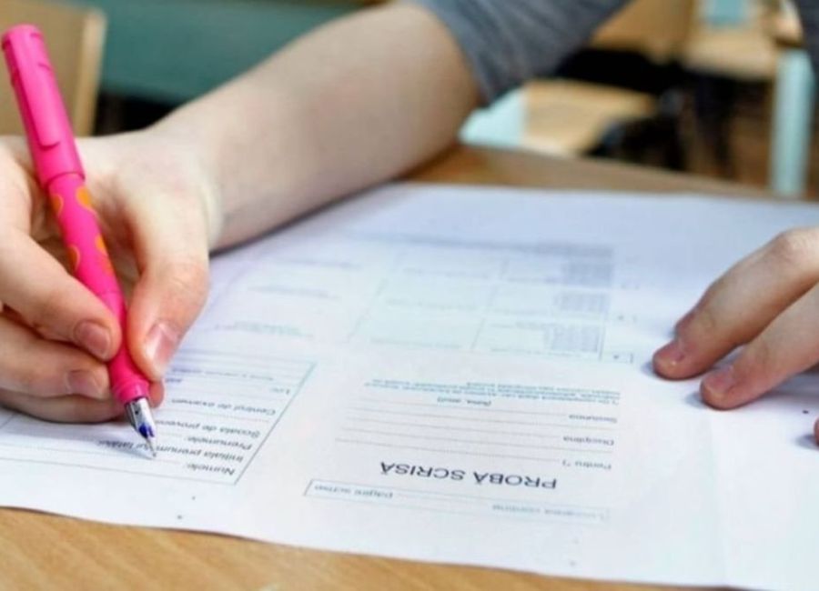 Aproximativ 300 de elevi din Mioveni susțin Evaluarea Naţională