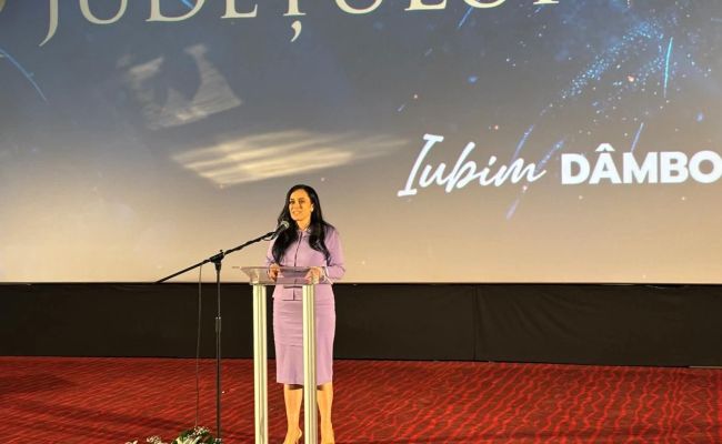 Ministrul Simona Bucura-Oprescu, la Gala de Excelență a Județului Dâmbovița: “Felicitări pentru inițiativa de a pune an de an în lumină oameni care ne inspiră, care clădesc, care nu renunță!”