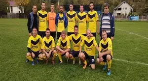 Primarul de la Berevoeşti, aproape de echipa de fotbal!