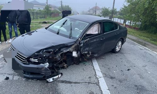 ACUM! Accident cu DOUĂ MAȘINI în Argeș
