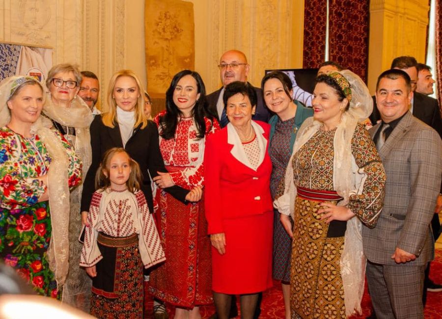 Simona Bucura Oprescu: 'Costume populare minunate din Argeș și Muscel spun în această săptămână povestea neamului românesc la Palatul Parlamentului'