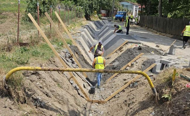 Lucrări la infrastructura rutieră a orașului Ștefănești