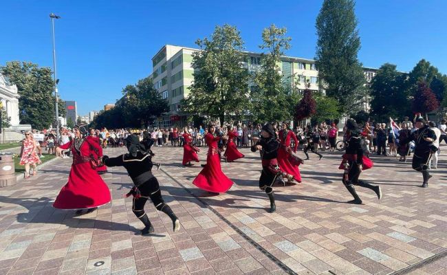 A început Festivalul Internațional de Folclor "Carpați"! Mesajul primarului Gentea