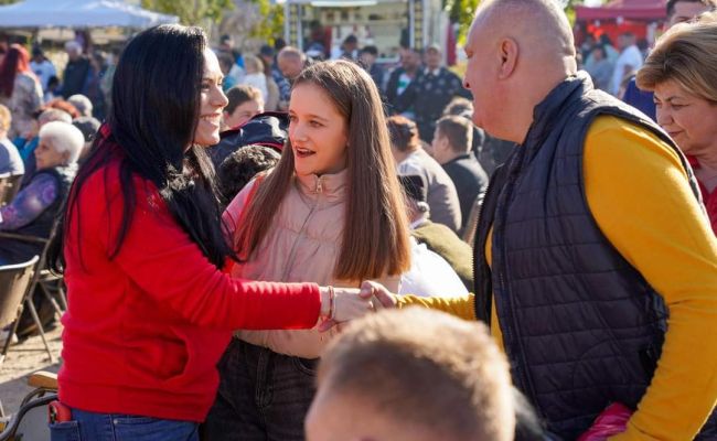 Ministrul Simona Bucura-Oprescu și echipa PSD, alături de comunitățile din Rucăr, Schitu Golești, Câmpulung și Topoloveni!