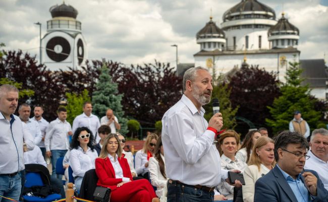 Unul dintre cei mai importanți lideri europeni, în Argeș alături de ministrul Muncii, Simona Bucura-Oprescu, și de președintele Consiliului Județean, Ion Mînzînă!