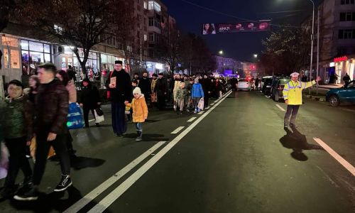 La Mioveni este păstrată tradiția colindului