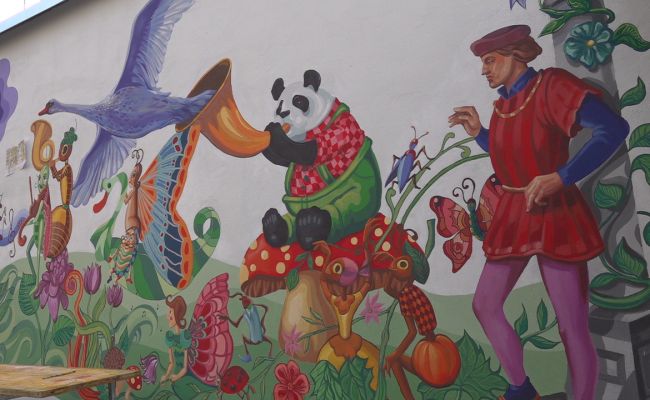 Elevii Liceului "Dinu Lipatti" au pictat locul de joacă de la Spitalul de Pediatrie