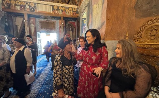 Prefectul Ioana Făcăleață, în mijlocul credincioșilor într-o zi sfântă!