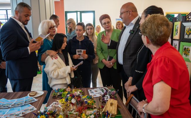 Ion Mînzînă și Cristian Gentea, la Târgul Serviciilor Sociale din Argeș