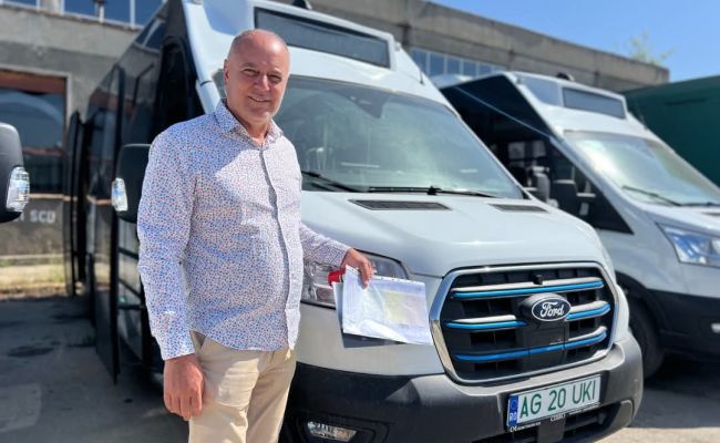 Alte 12 microbuze electrice școlare au sosit în Argeș!