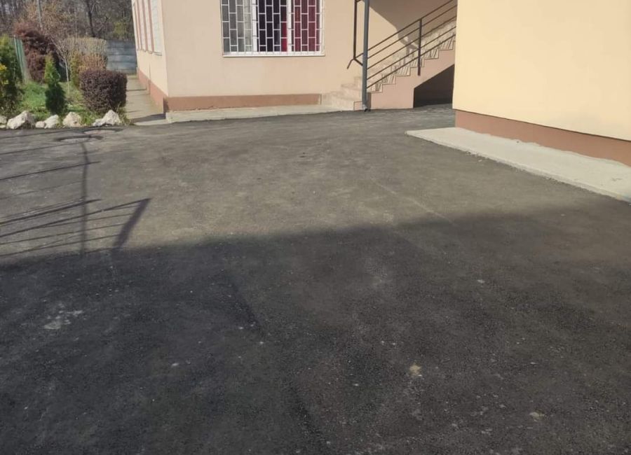 Lucrări de reabilitare ale curților interioare la grădinițele și creșele din Pitești