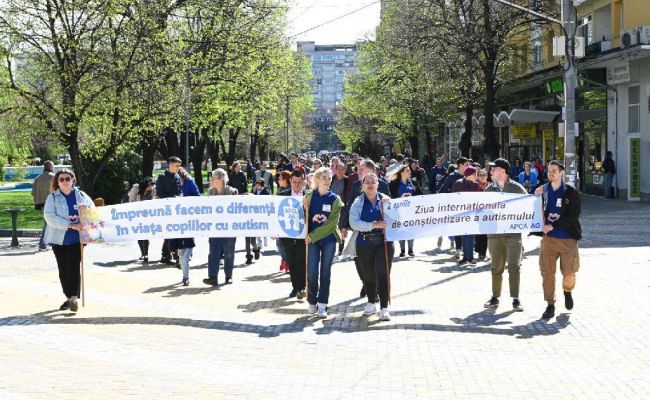 Ziua Internaţională de Conştientizare a Autismului a fost marcată la Piteşti