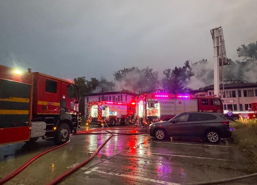 INCENDIU la o firmă de RENUME din Pitești!