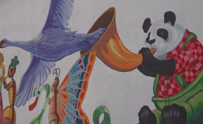 Elevii Liceului "Dinu Lipatti" au pictat locul de joacă de la Spitalul de Pediatrie