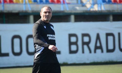 DOLIU în comuna Bradu! Fotbalist, MORT la un meci de campionat!